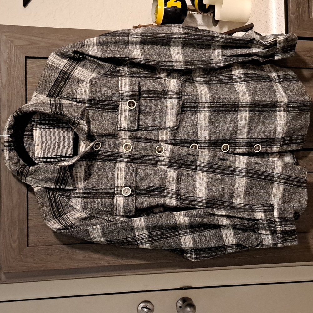 New plaid shacket with pockets - Picture 11 of 13